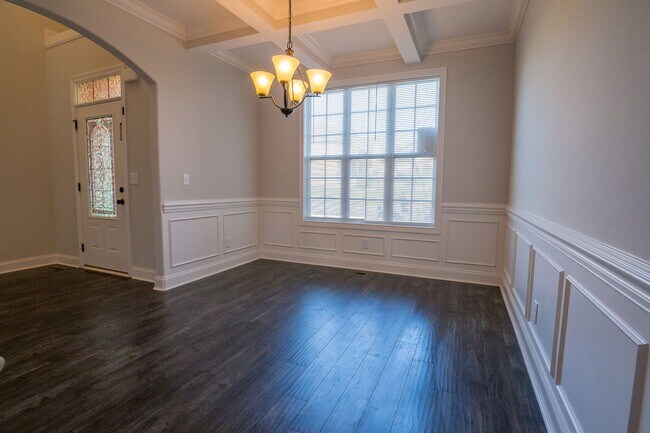 Building Photo - Huge 4 bd 3 ba Sango Go!