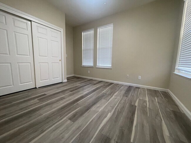Building Photo - Beautiful 4 Bedroom Close to Downtown Brentwood!