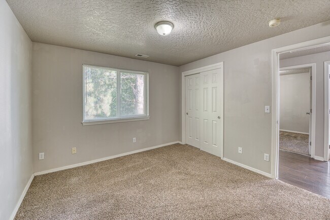 Building Photo - 1438 N Bluff Pl
