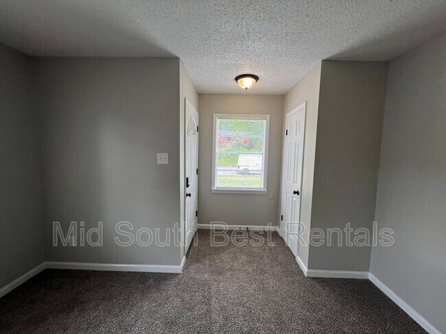 Building Photo - 1785 Tampa Cove