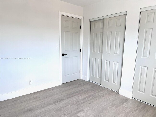 Building Photo - 2421 N 56th Terrace