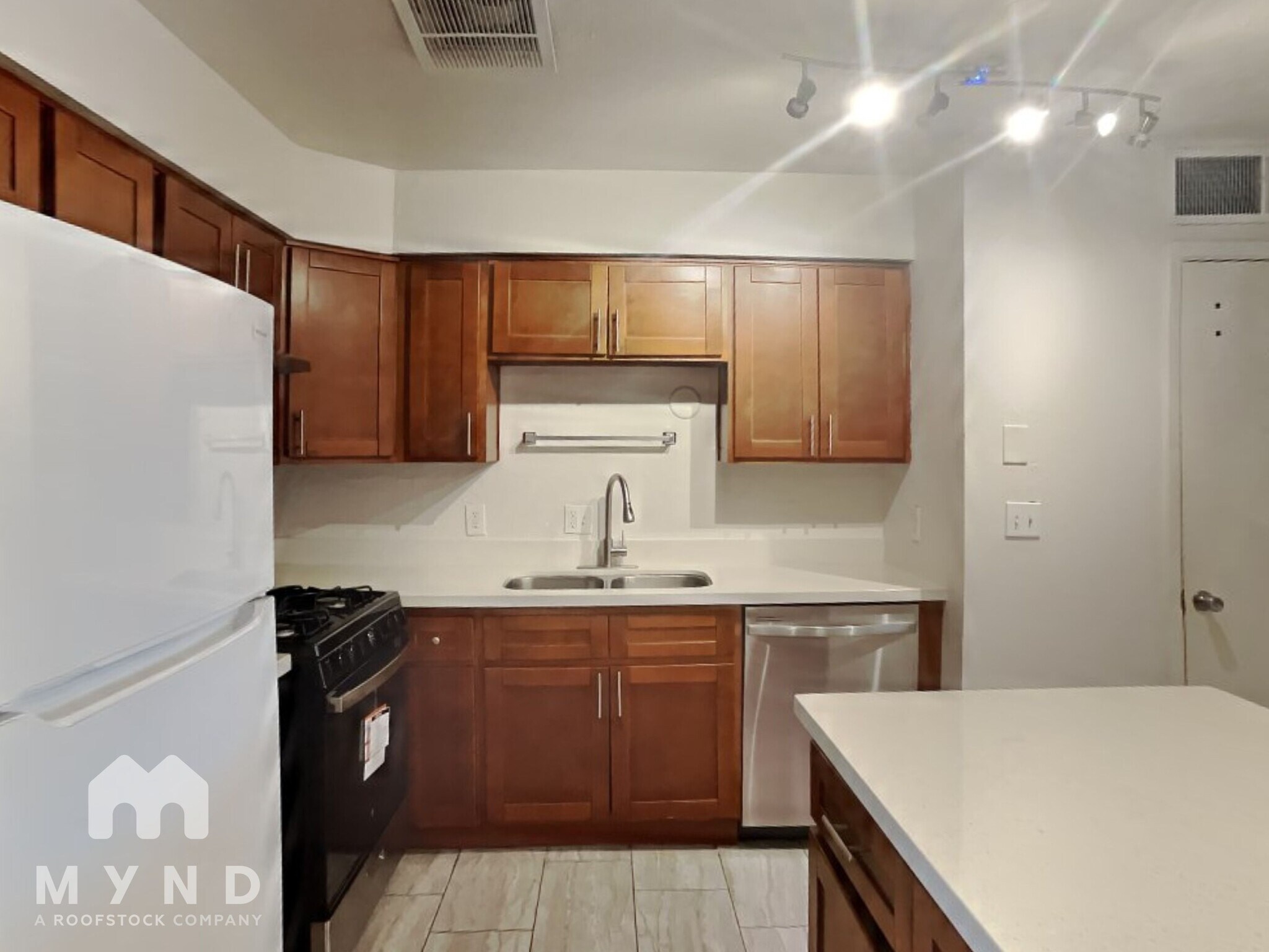 Building Photo - 1426 W 7th Ave