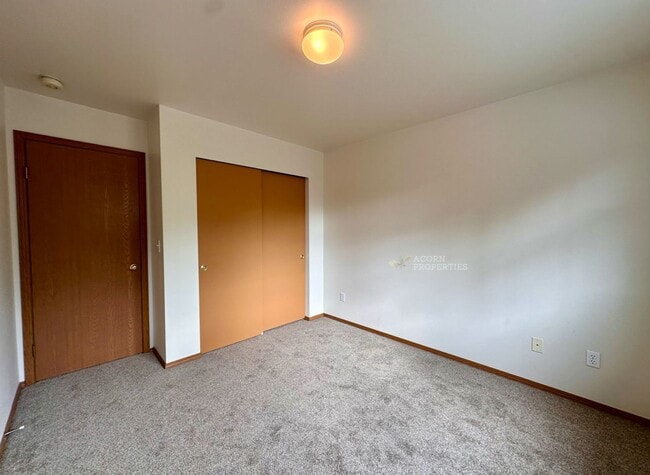 Building Photo - 944 NW Quarterdeck Loop