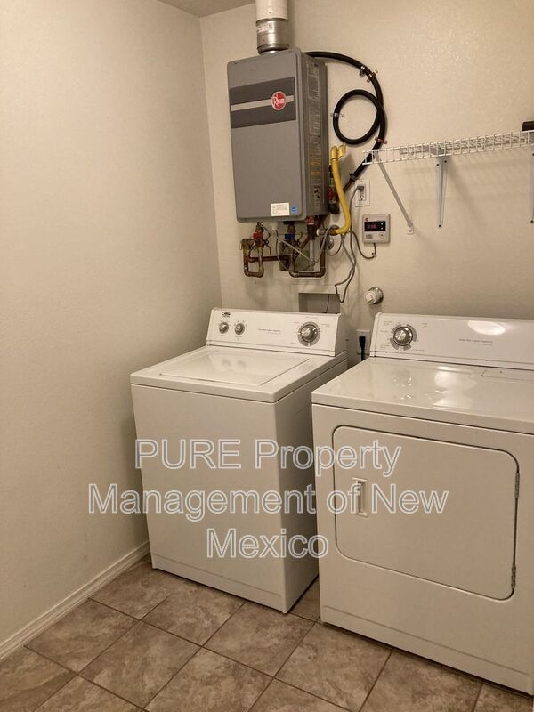 Building Photo - 601 Menaul Blvd NE