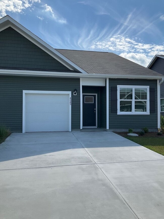 Building Photo - Welcome to this stunning townhouse in Leland, NC!