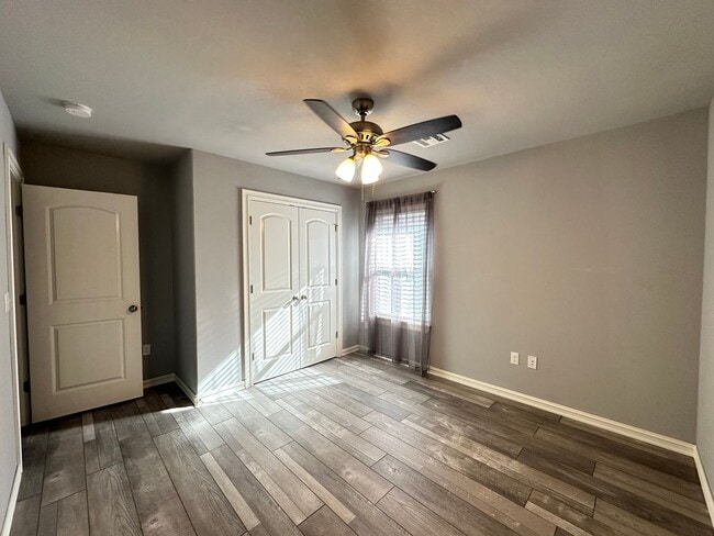 Building Photo - 3 bed, 2 bath -Aspen Pond