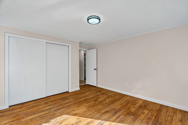 Building Photo - Mid-Century Cool Meets Maine Serenity Design. Privacy. Location. This one has it all.