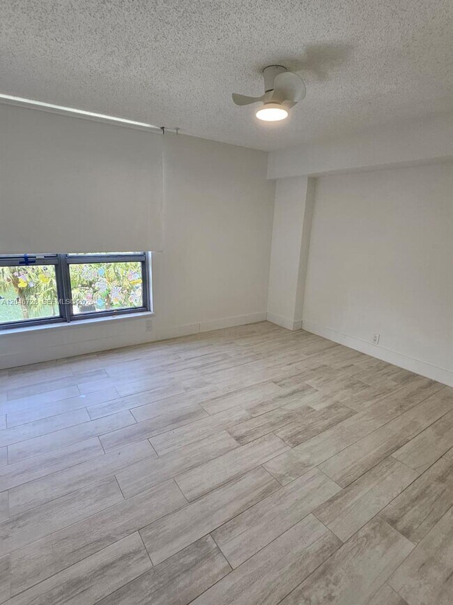 Building Photo - 3530 Mystic Pointe Dr