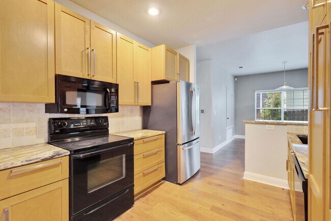 Building Photo - 2358 Wilson St