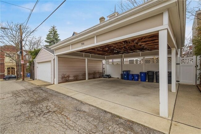 Building Photo - 706 Ivy St