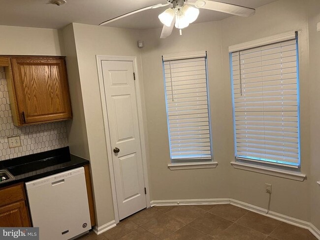 Building Photo - 32 Wyckwood Ct