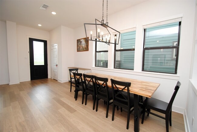 Building Photo - 18643 Parkland Row Dr