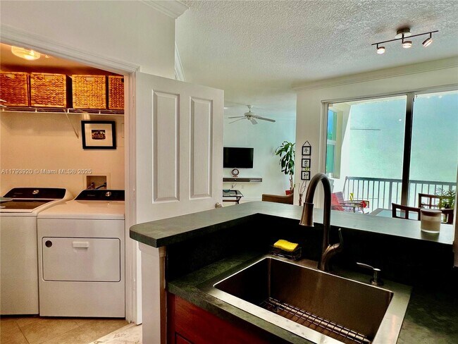 Building Photo - 9172 Collins Ave