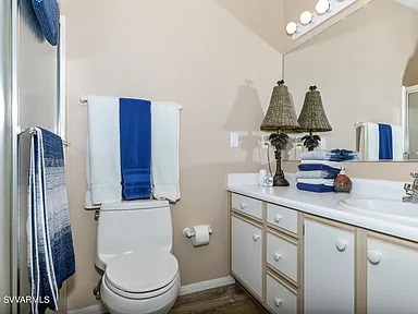 Master bath and walk-in closet - 985 E Mingus Ave