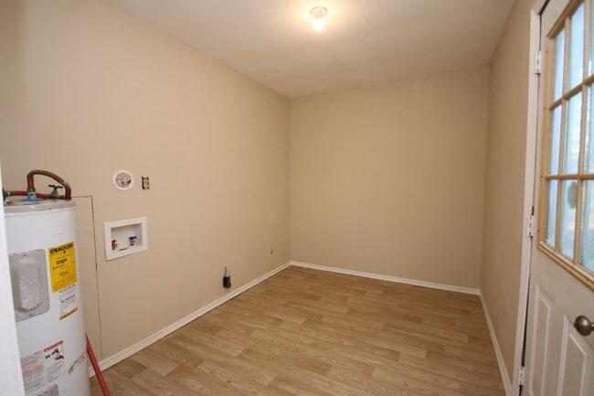 Building Photo - 3-Bedroom Home on Quiet Cul-De-Sac in Northeast Pensacola with Fully Fenced Yard – Available Marc...