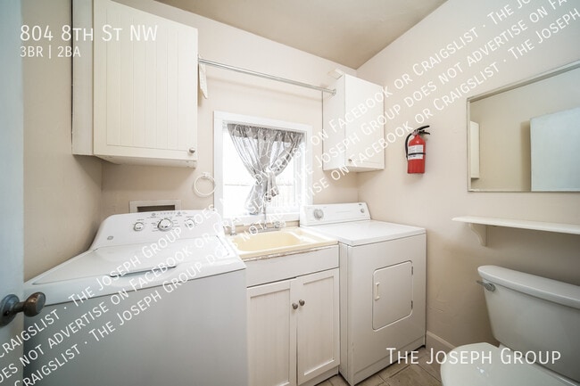 Building Photo - 804 8th St NW