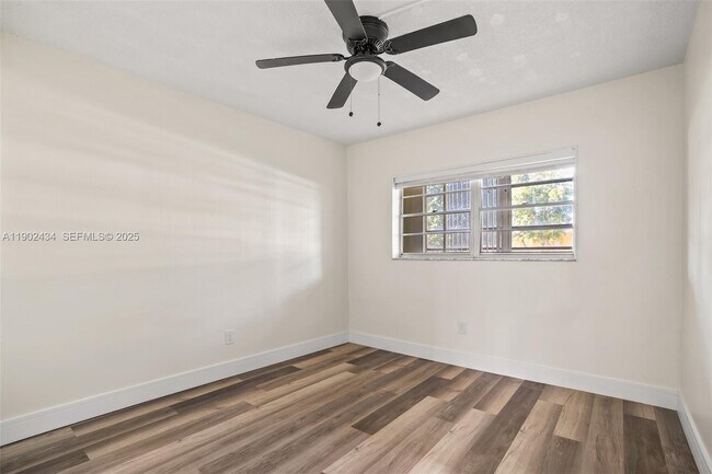 Building Photo - 2820 NE 201st Terrace