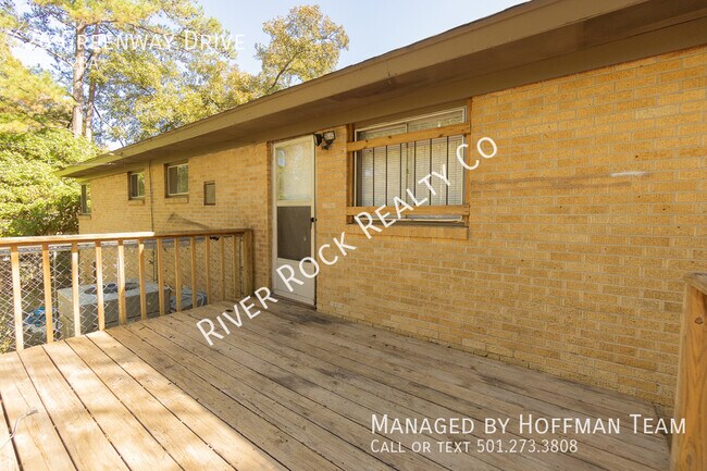 Building Photo - 26 Greenway Dr