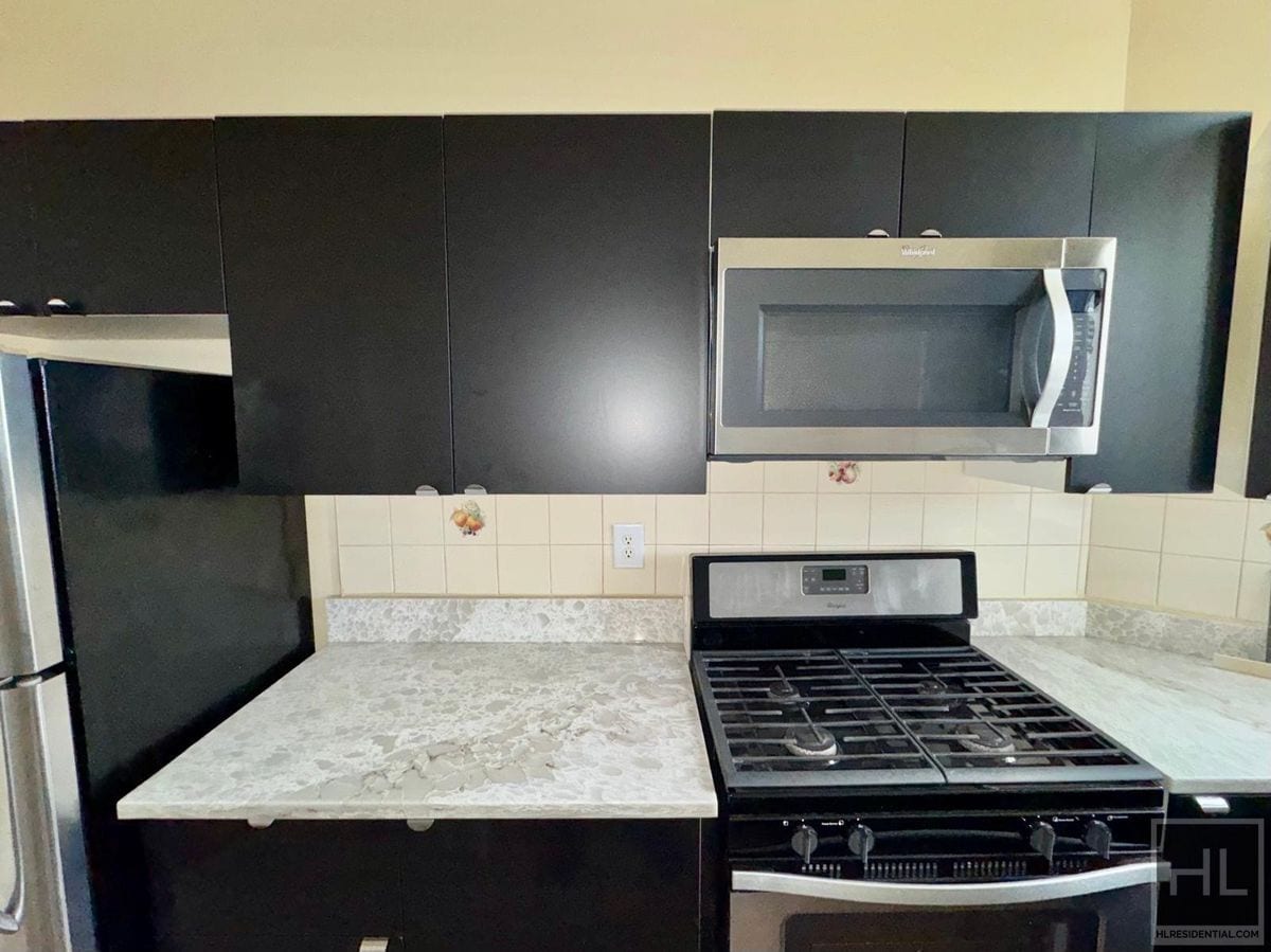 Building Photo - 36 AVENUE