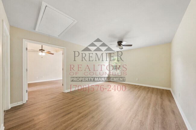 Building Photo - 306 Irish Ln