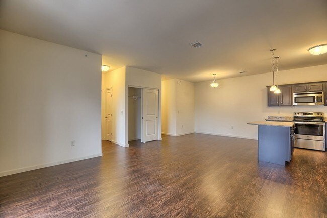 Building Photo - 200 Holly Tree Rd