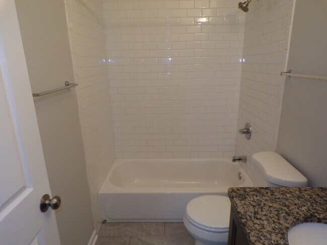 Building Photo - 1053 Woodhill Ct