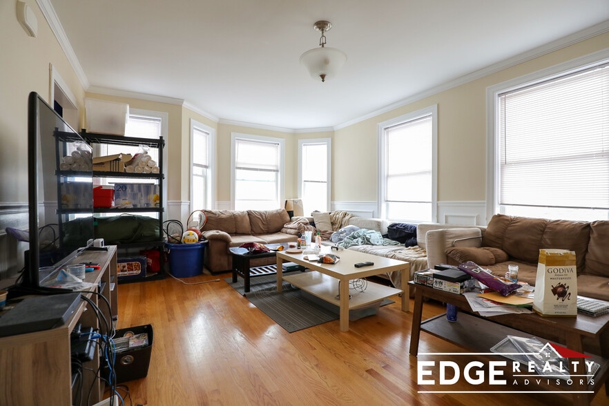 Building Photo - 46 Atkins St