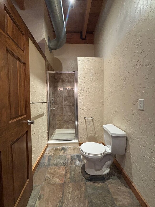 Building Photo - MOVE IN SPECIAL! 1 BEDROOM @ JORDAN CREEK ...