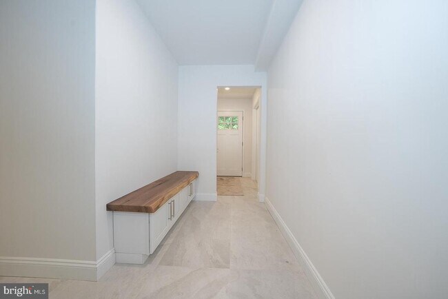 Building Photo - 4103 Laurel Dr