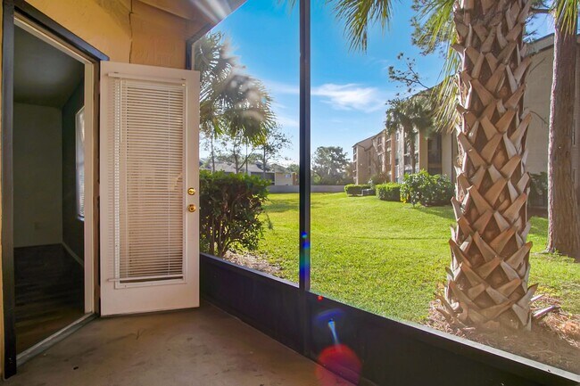 Building Photo - Condo in Kissimmee now available!