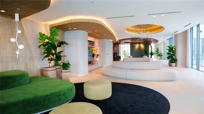 Building Photo - 700 NE 24th St