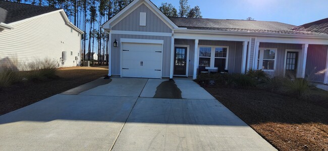 Building Photo - 825 Descartes St