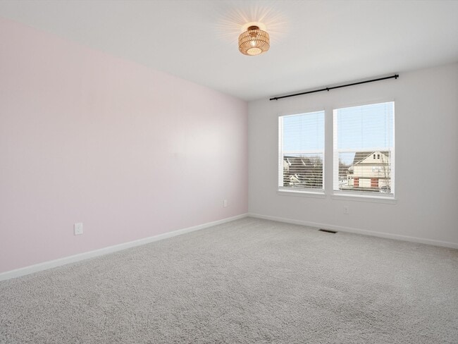 Building Photo - 6246 Hawthorne Ave