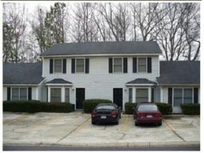 Building Photo - NOW AVAILABLE! Charming 2-Bedroom, 2-Bathroom Single-Level Townhome