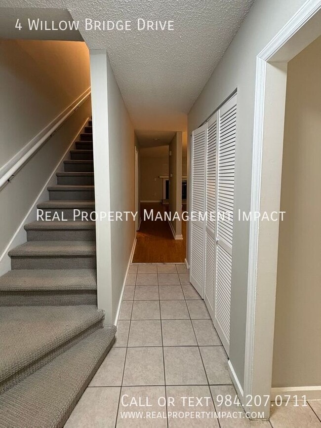 Building Photo - 4 Willow Bridge Dr