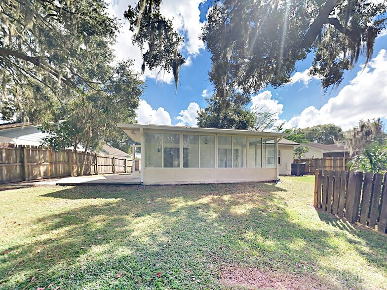 Building Photo - 1028 Hardwood Dr