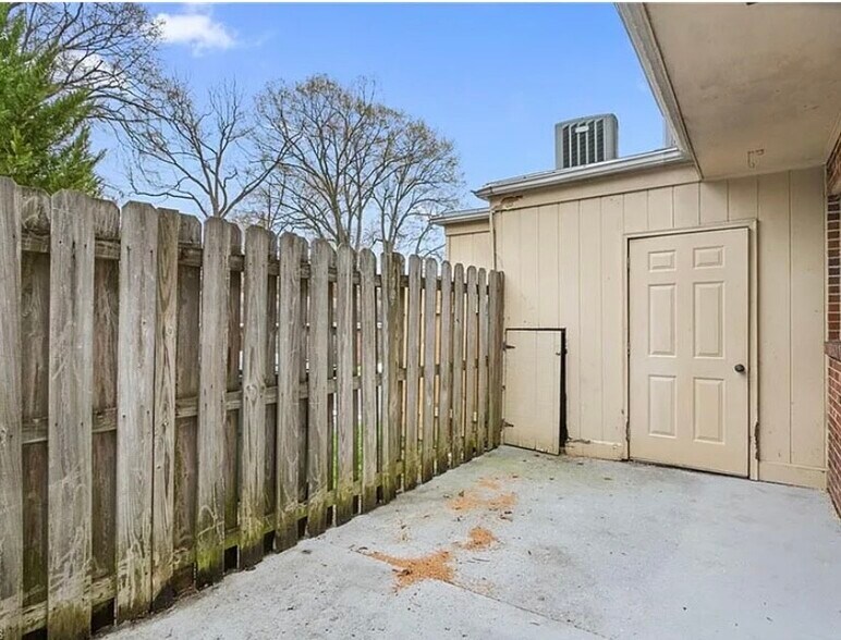 Building Photo - 514 Peele St