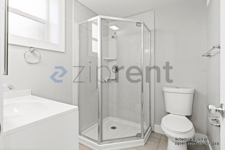 Building Photo - Unit A