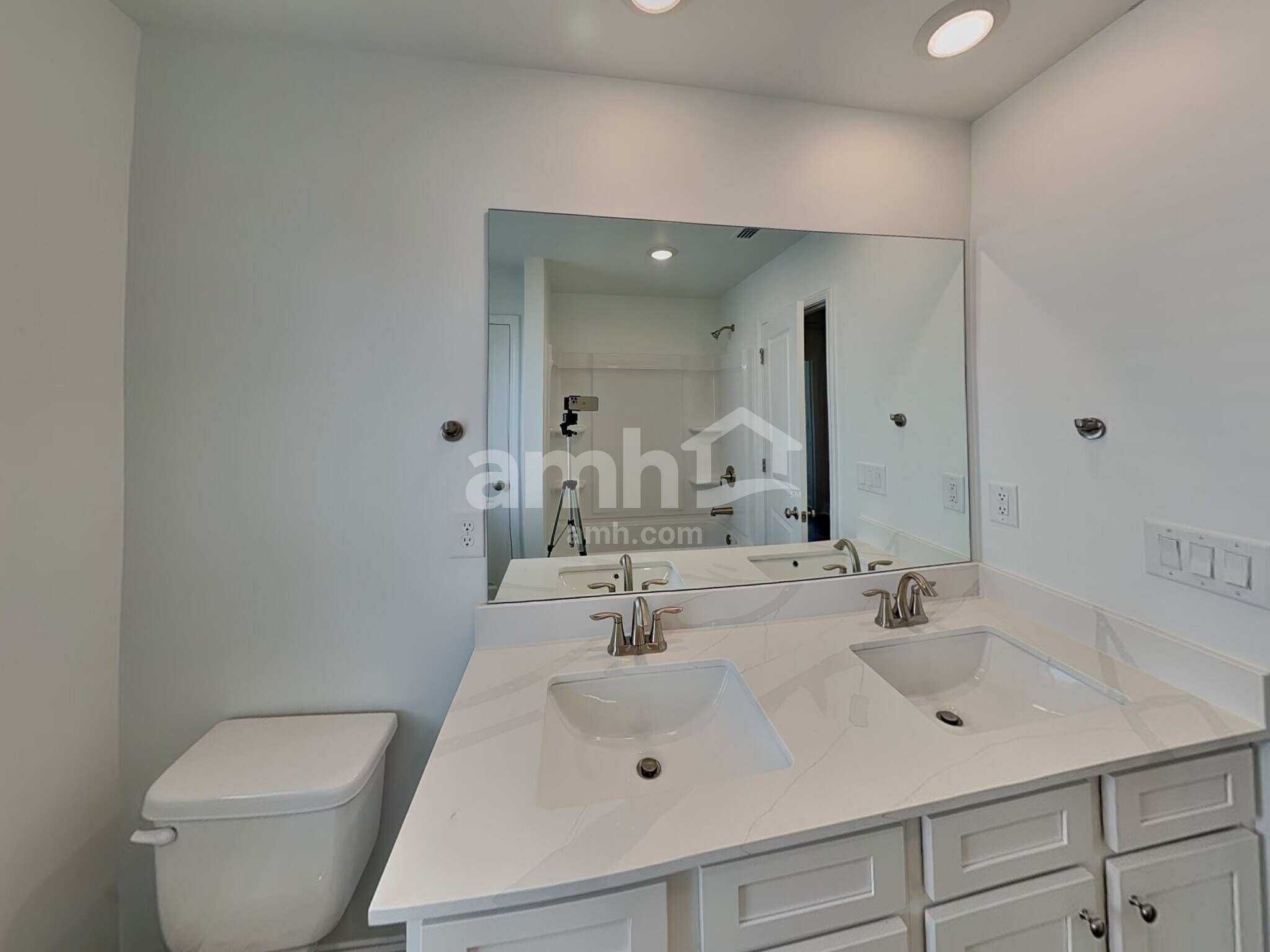 Building Photo - 945 Carnelian Ln