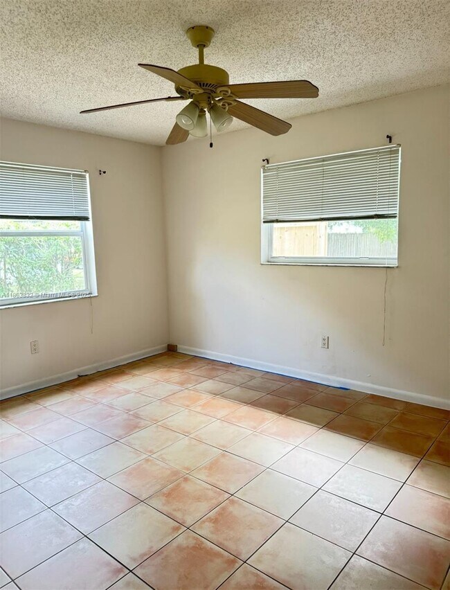 Building Photo - 1327 Riverside Cir
