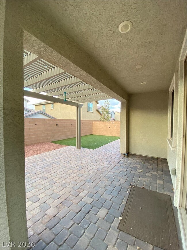 Building Photo - 3176 Fern Nook Ave