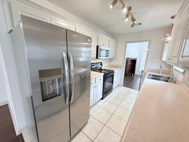 Building Photo - 3BR/2BA Home For Rent