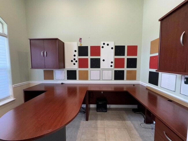 Building Photo - 969 Meadow Ave