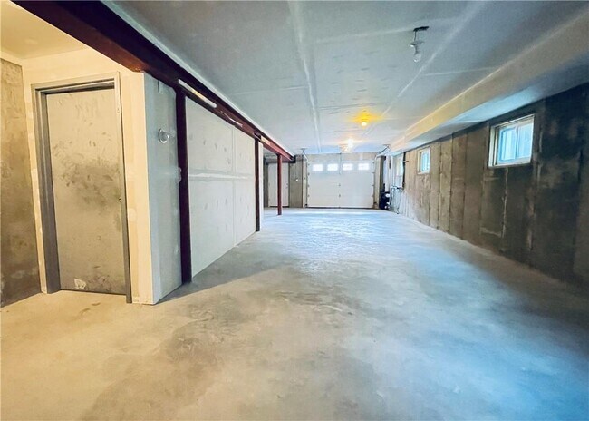 Building Photo - 201 Grand St