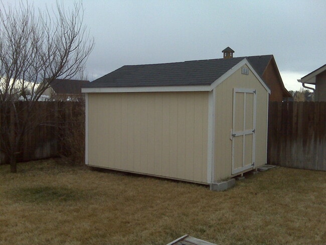 Building Photo - Large 3 BedRoom w/BONUS ROOM Home in MoonR...