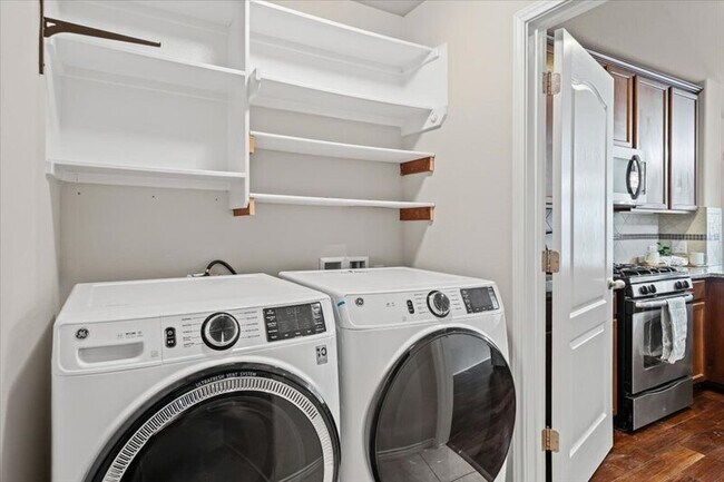 Building Photo - 15628 Interlachen Dr