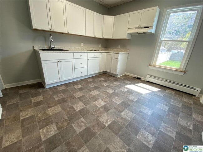Building Photo - 3 bedroom beauty in Palmerton for rent