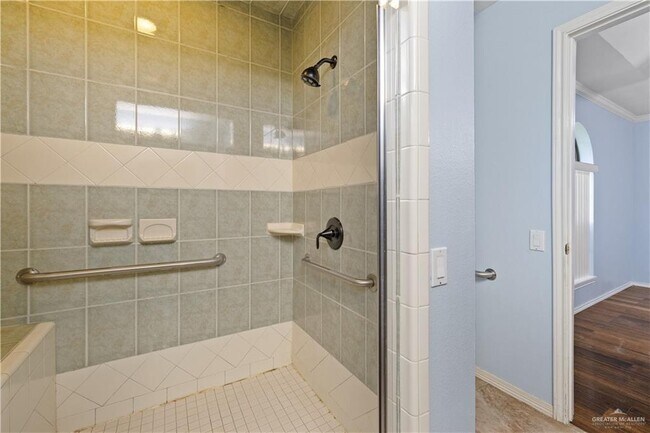 Building Photo - 25 34th St