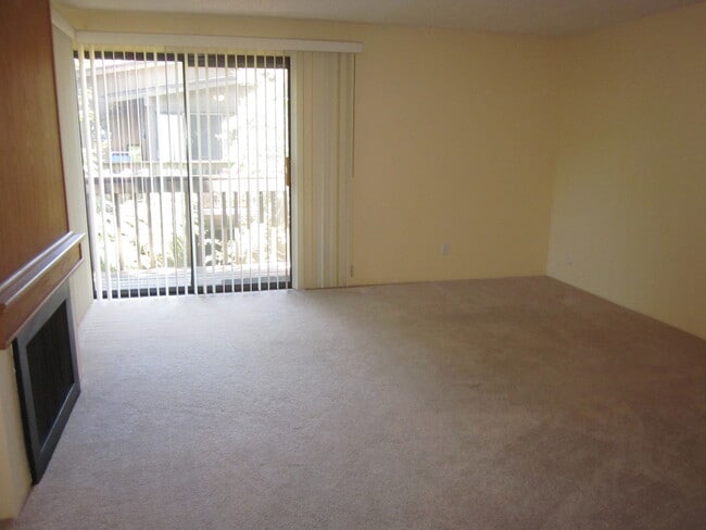 Building Photo - Cute and Cozy 1 Bedroom Condo in Gated Tim...