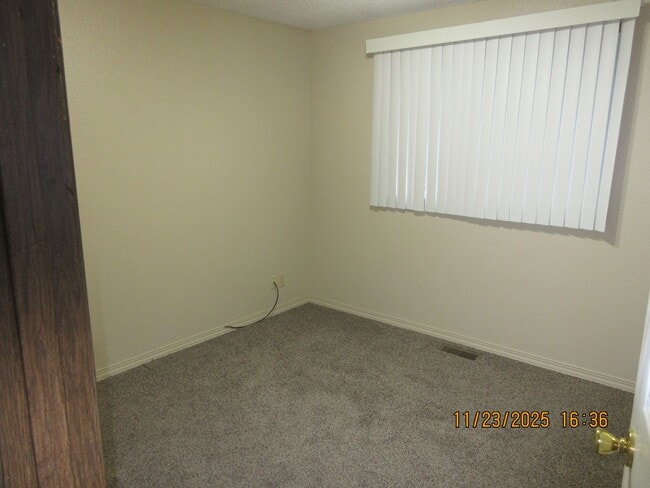 Building Photo - Updated and refurbished